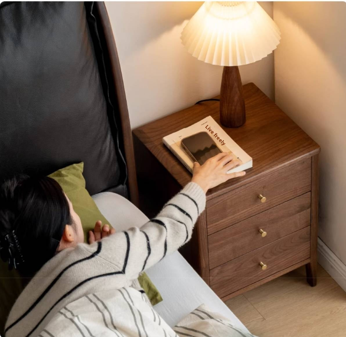 Black Walnut Solid Wood Nordic Style Nightstand