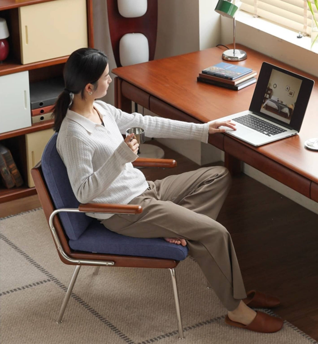 Solid Rubberwood Antique Style Leisure Armchair