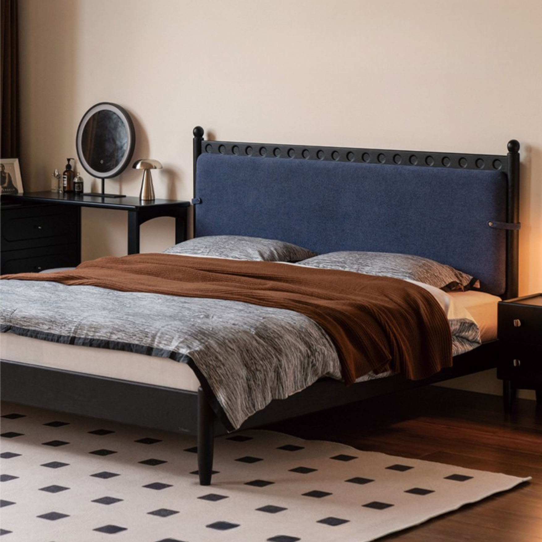 Ash Solid Wood Bauhaus Soft Leaning Antique Style Bed