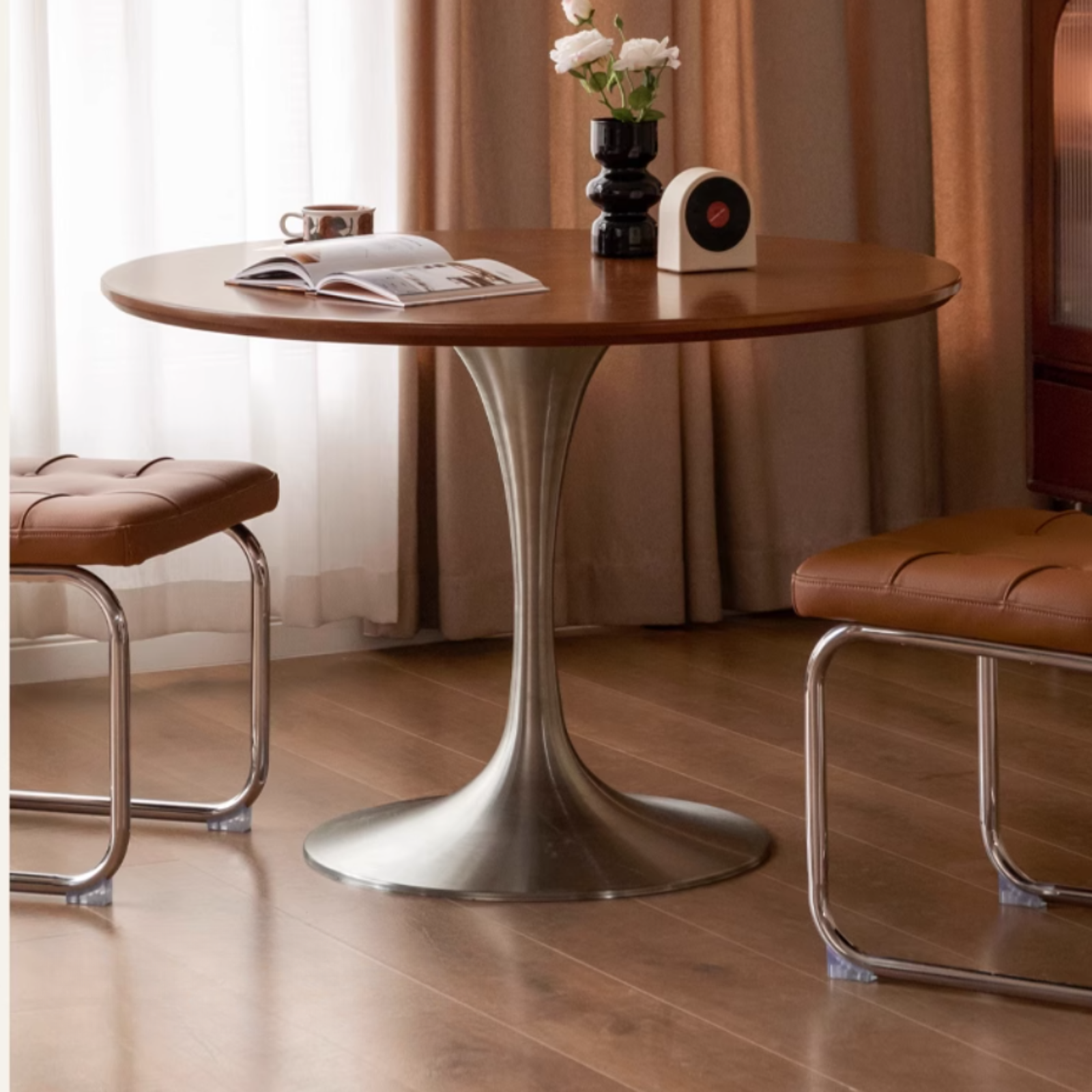 Poplar Solid Wood Antique Style Round Bauhaus Tea Table