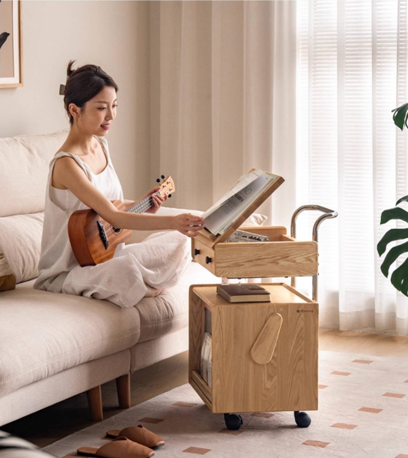 Ash Solid Wood Modern Style Mobile Side Table